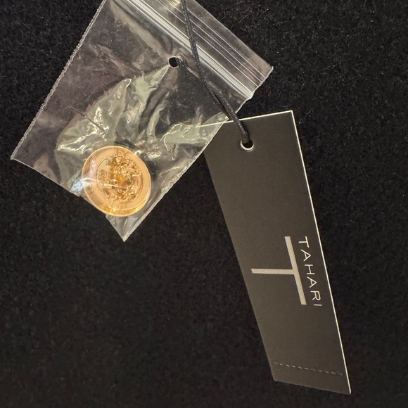 NWT TAHARI BLACK BLAZER | GOLD ENGRAVED BUTTONS | PIPING | TAILORED | JACKET | M - Picture 13 of 15